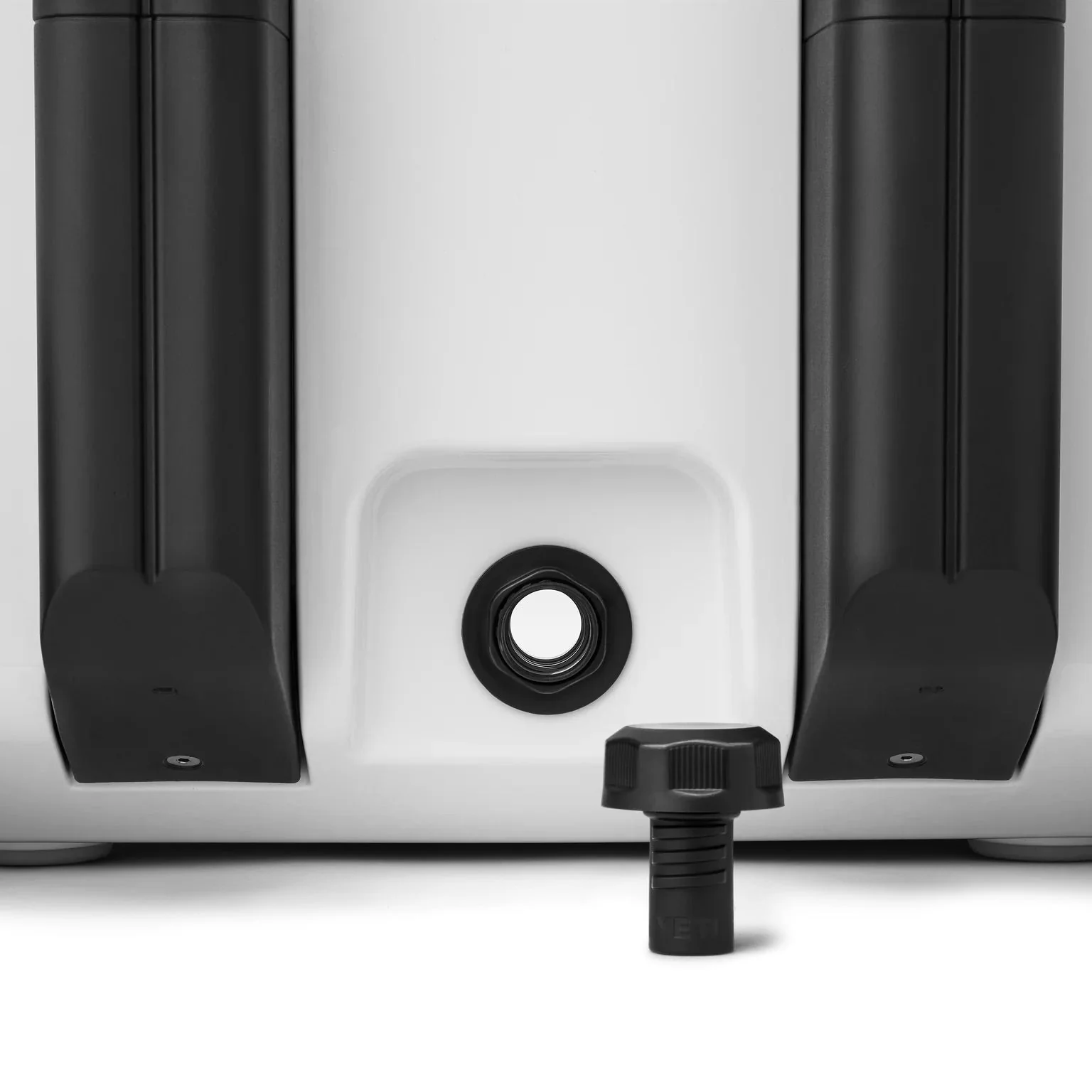 YETI Roadie 32 Wheeled Hard Cooler - Image 6